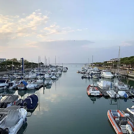 Apartment Cozy Flat With Private Fenced Garden A Few Steps From Lignano Sabbiadoro