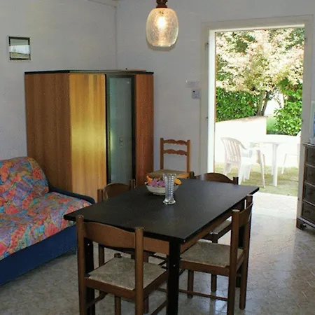 Cozy Flat With Private Fenced Garden A Few Steps From